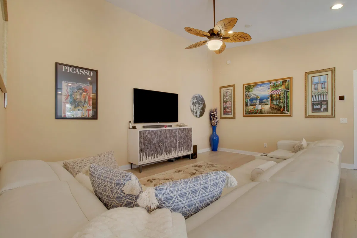 Residence photo 4