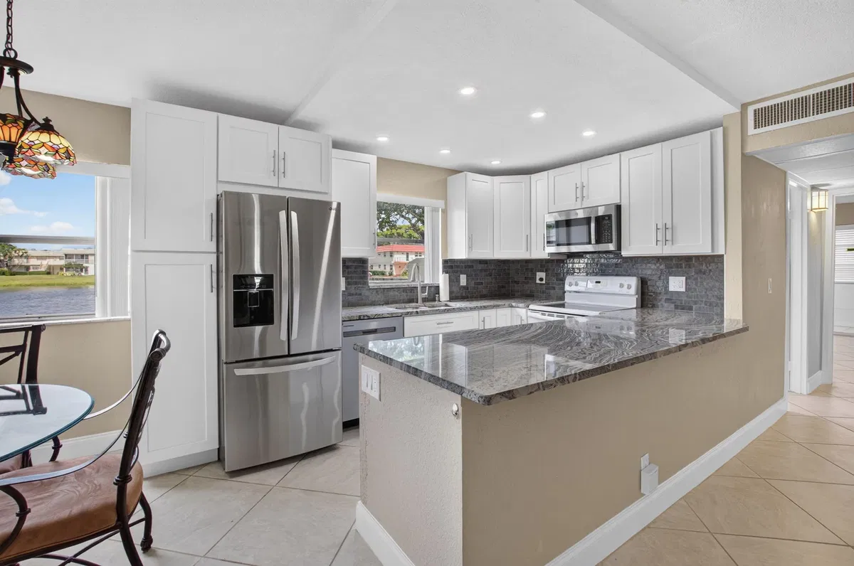 Unit 264 photo 19