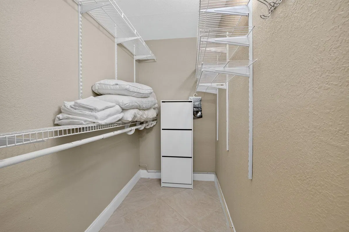 Unit 264 photo 43
