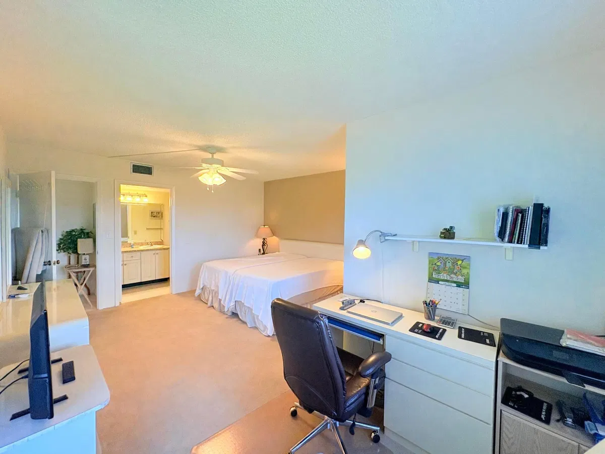Unit 404 photo 10