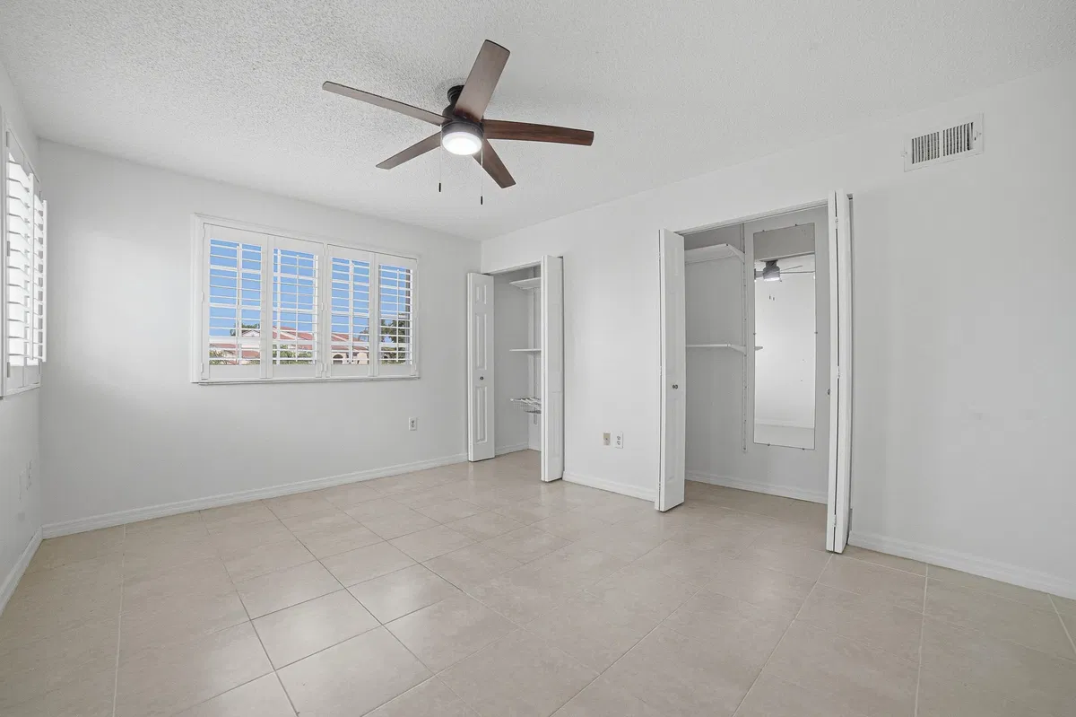 Unit 304 photo 22
