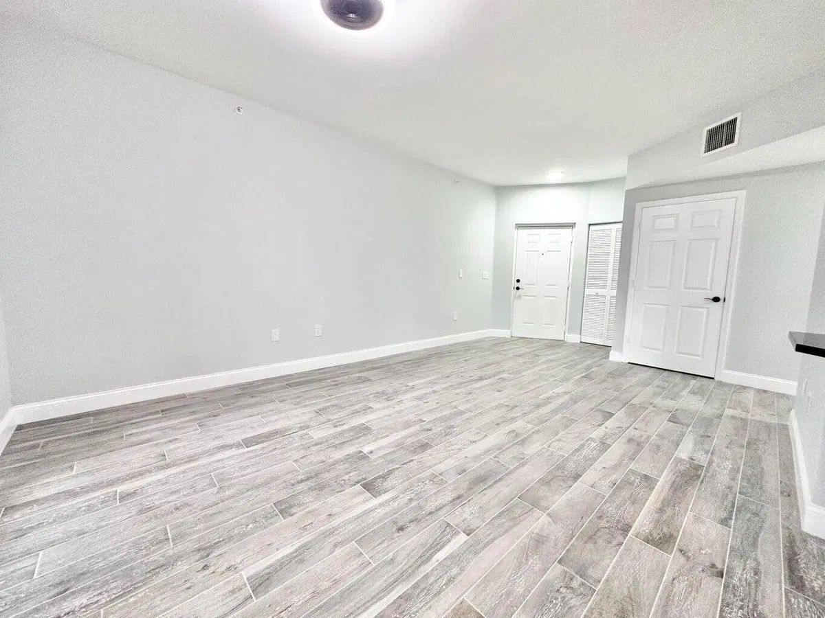 Unit 105 photo 7