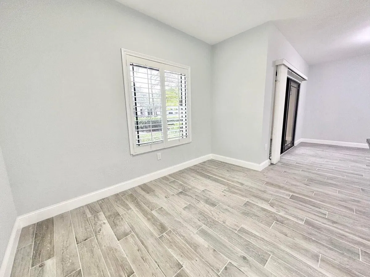 Unit 105 photo 10