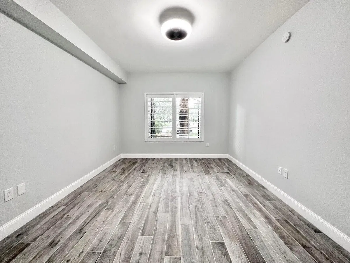Unit 105 photo 16