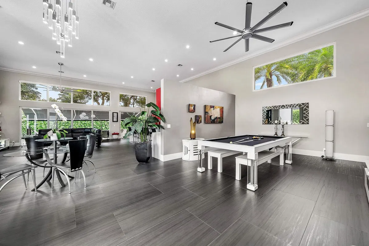 Woodfield Country Club Residence photo 25