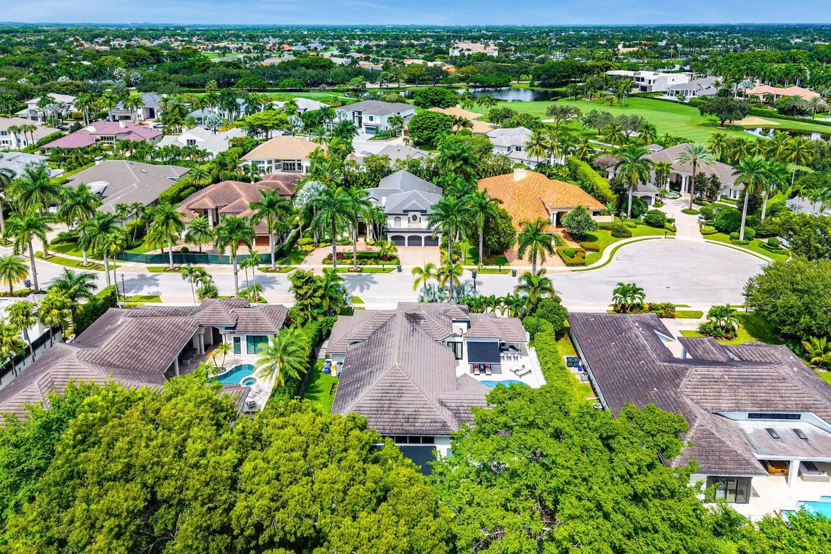 Woodfield Country Club Residence photo 67