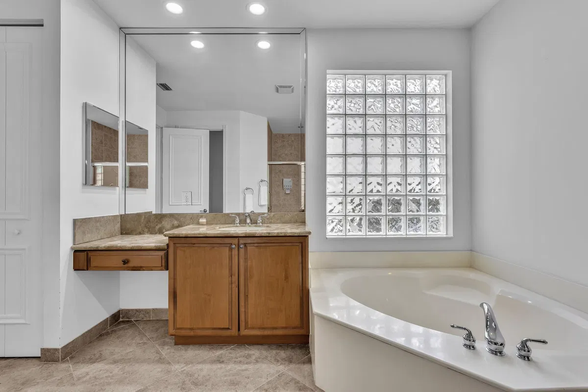  Residence photo 16