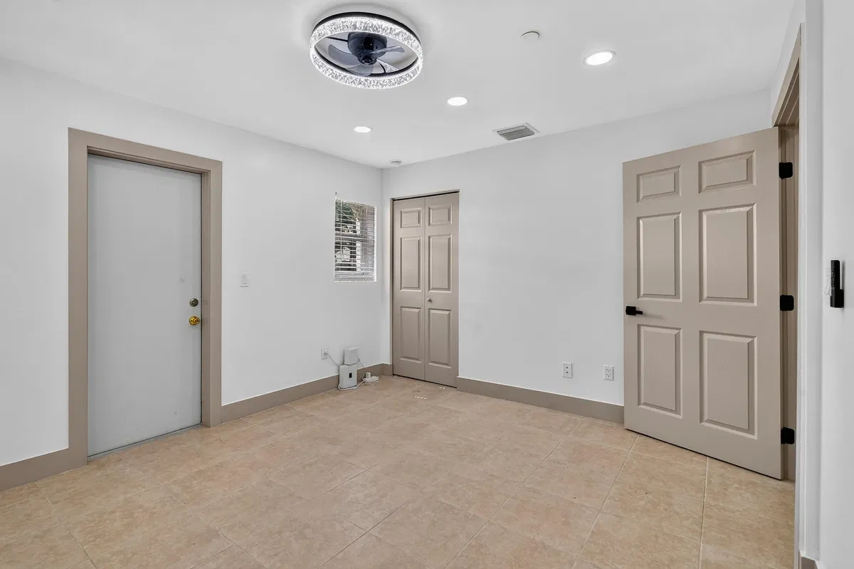 Residence photo 10