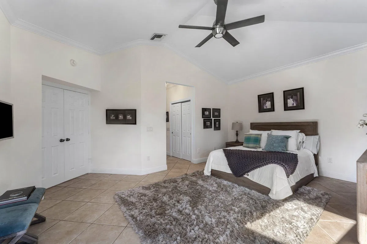 Residence photo 16