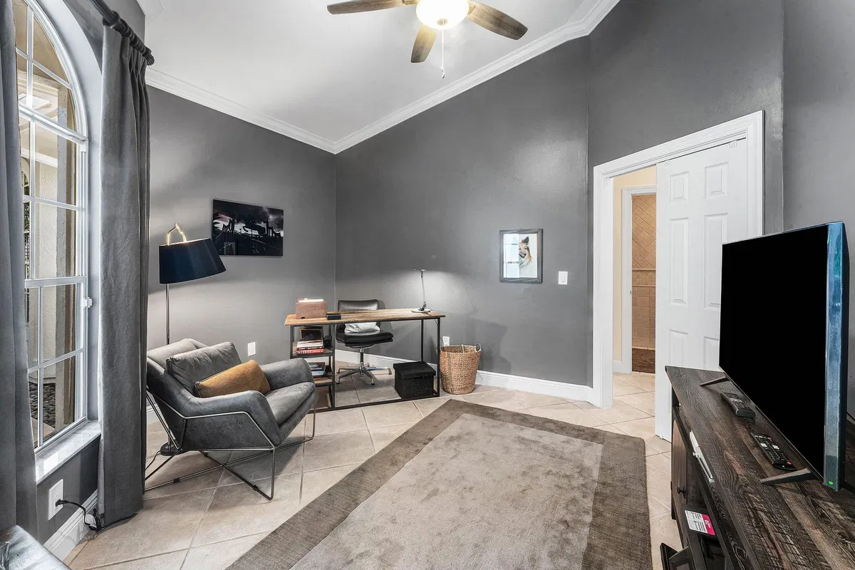 Residence photo 19