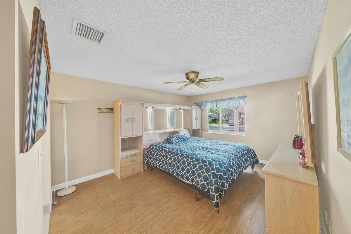 Residence photo 4