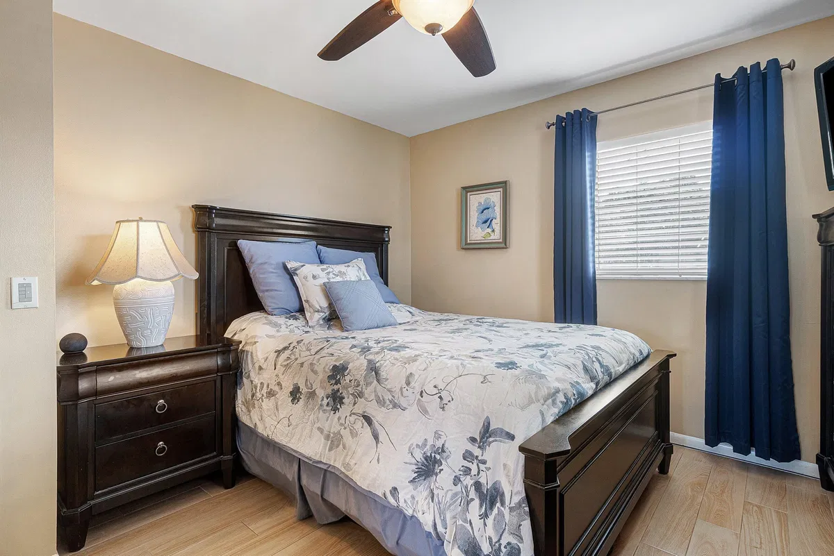 Residence photo 16