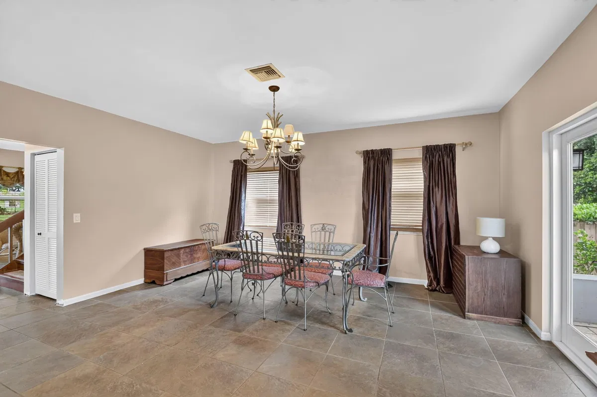 Residence photo 19