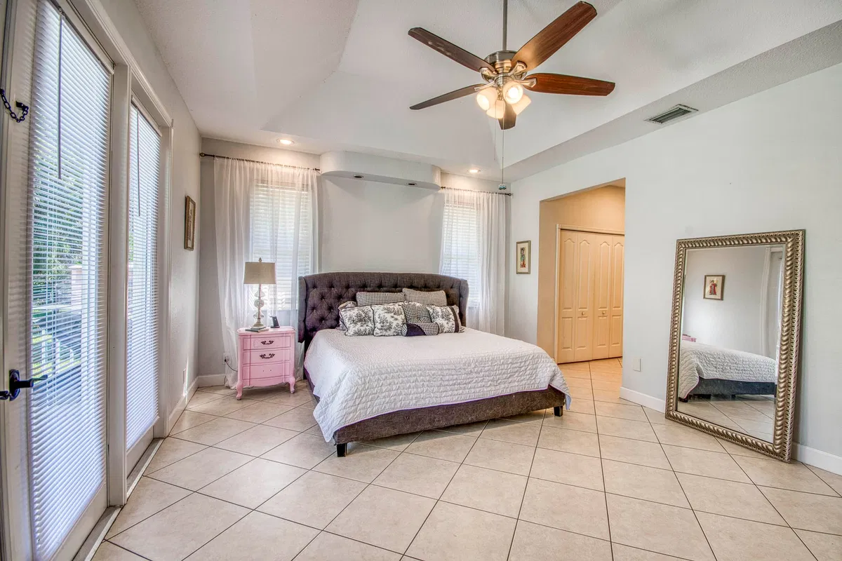 Residence photo 22