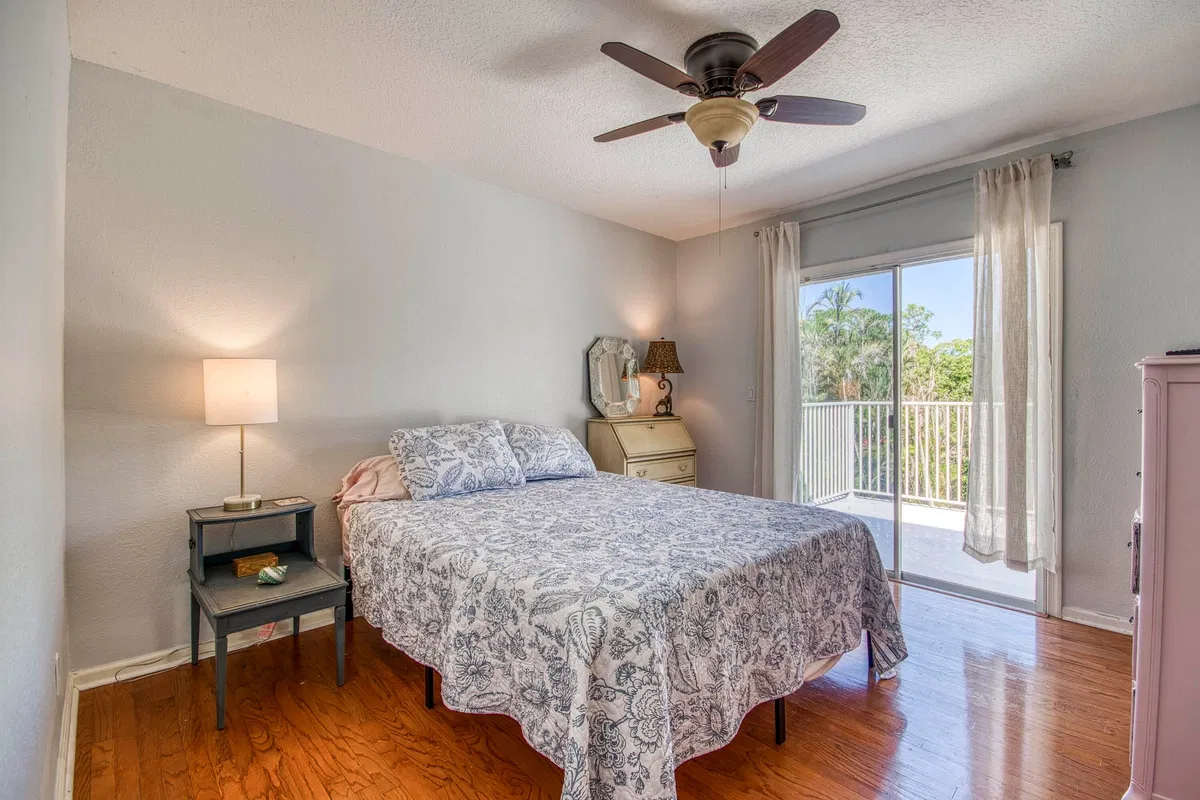 Residence photo 25