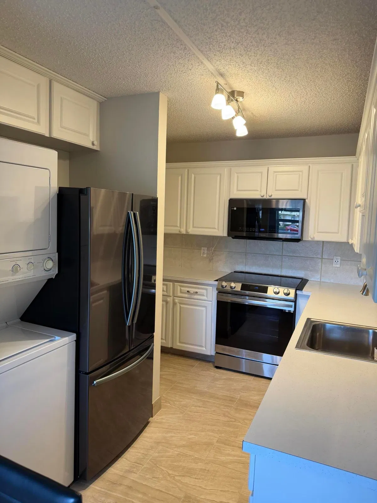 Unit 203 photo 4