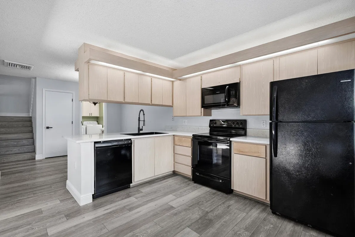  Residence photo 16