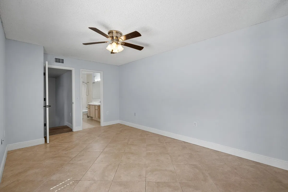  Residence photo 25