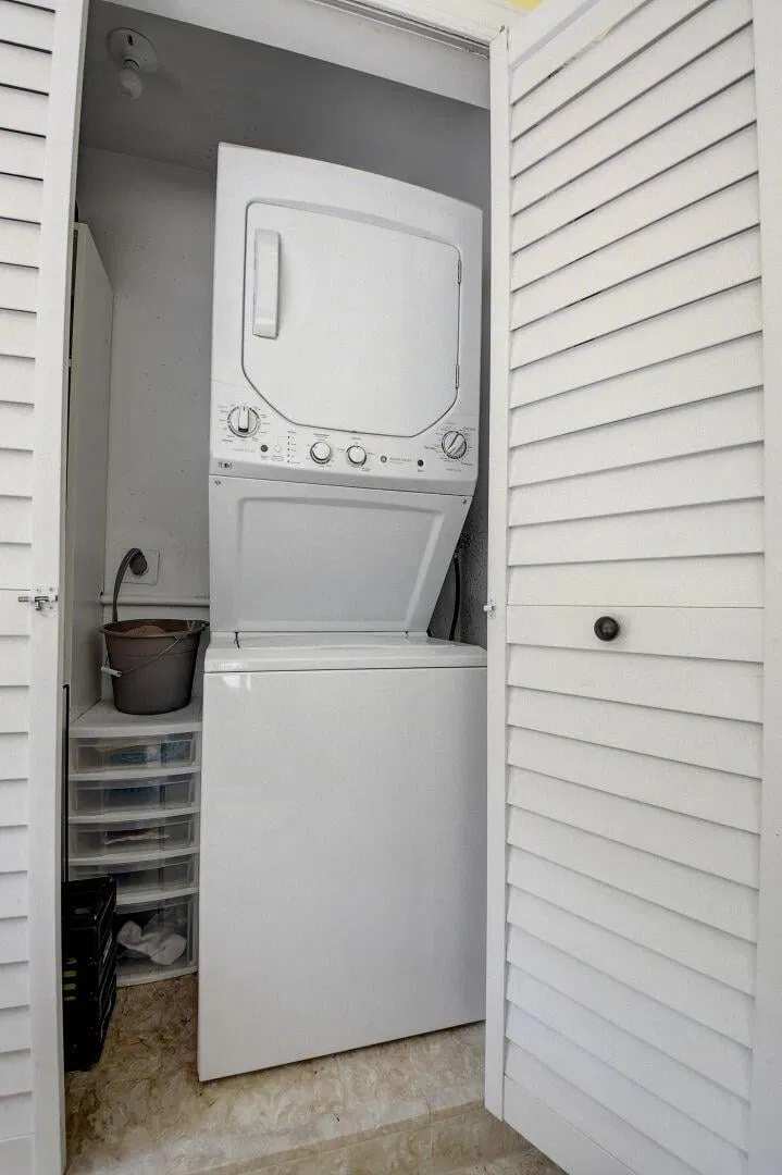  Unit 2-D photo 25