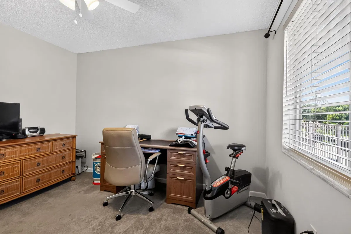 Unit 305 photo 31