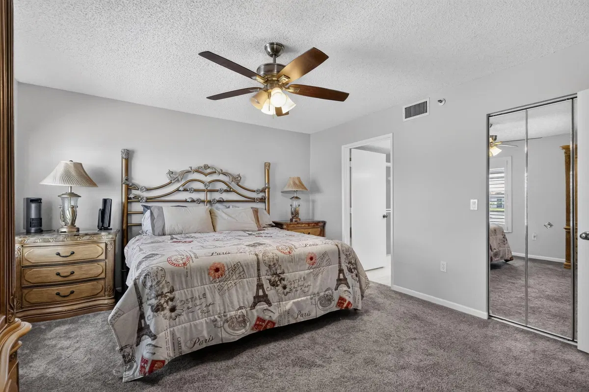 Unit 305 photo 34