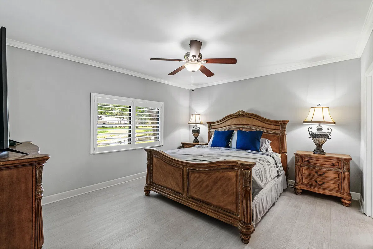 Unit 402 photo 16