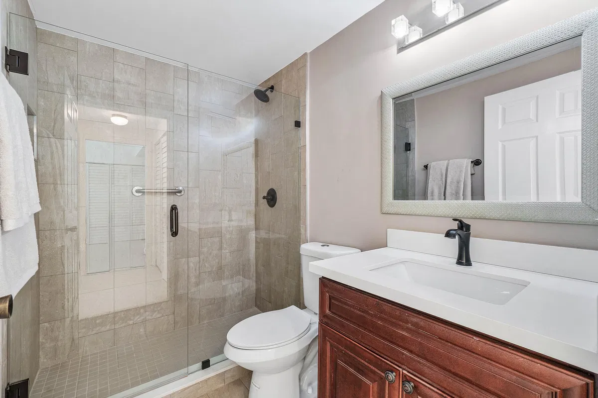 Unit 402 photo 25