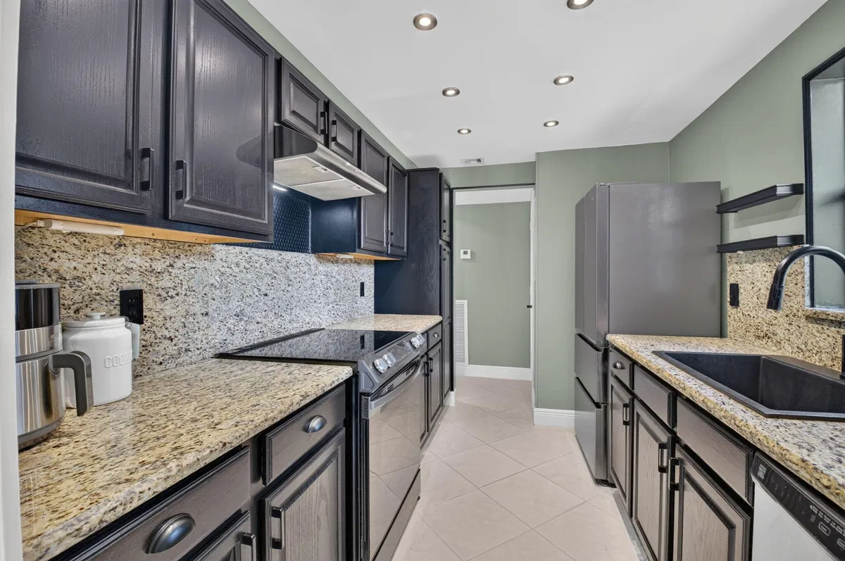  Unit 106C photo 16