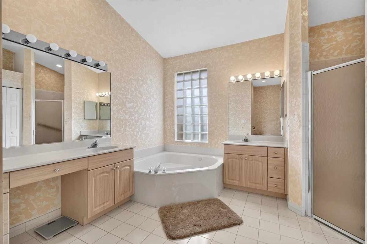 Residence photo 43