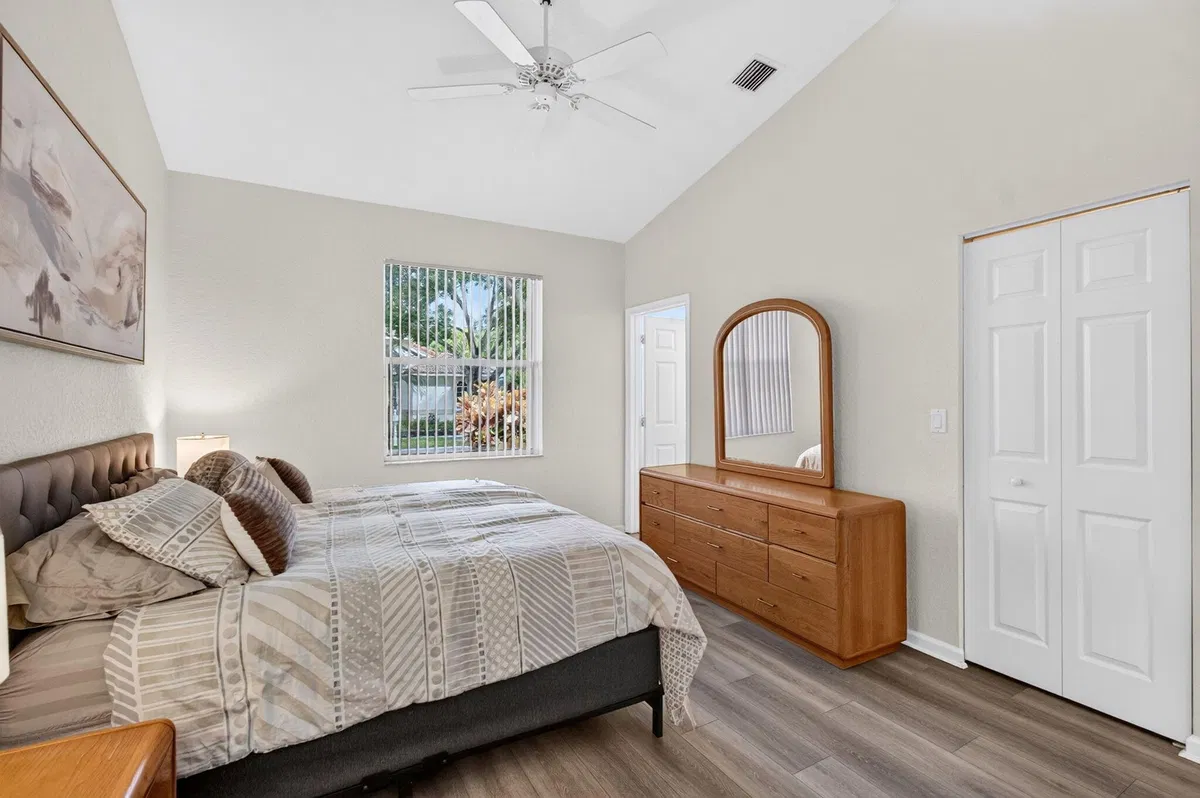 Residence photo 52