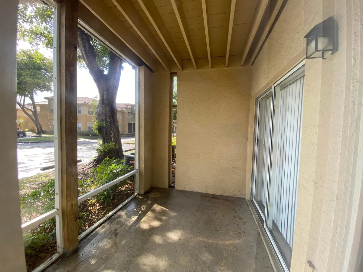  Unit 601 photo 7