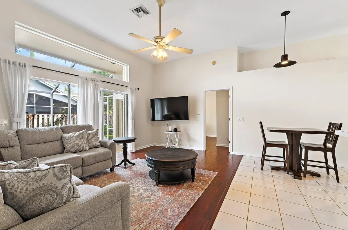 Residence photo 25