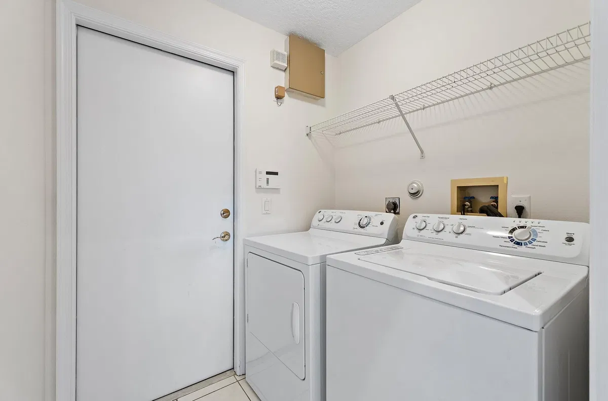Residence photo 43