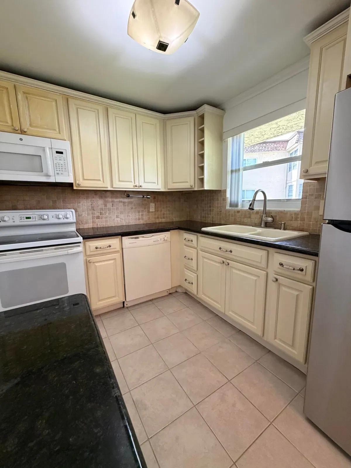 Unit 185 photo 4