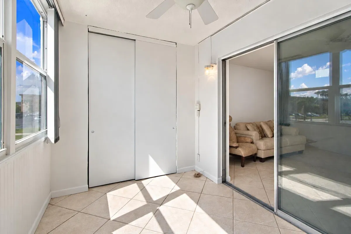  Unit 2100 photo 10