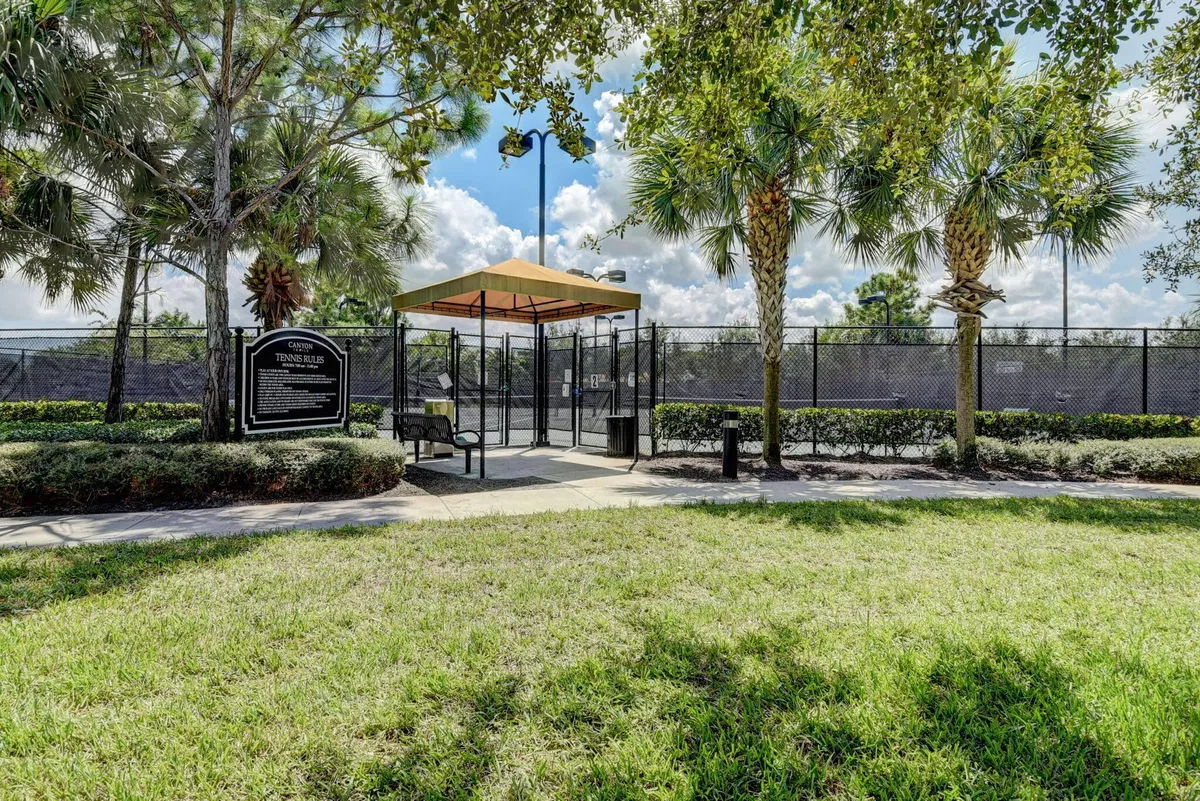 Residence photo 64