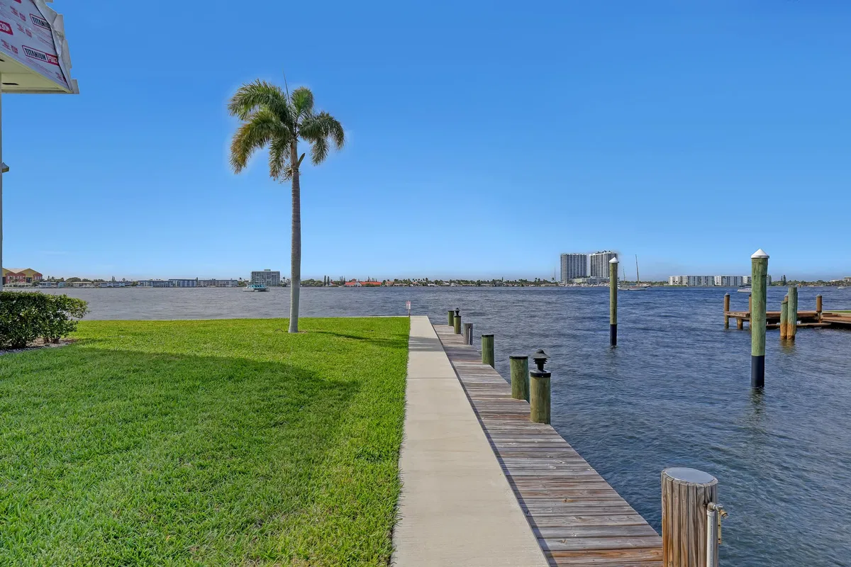 Singer Island Unit 372 photo 22