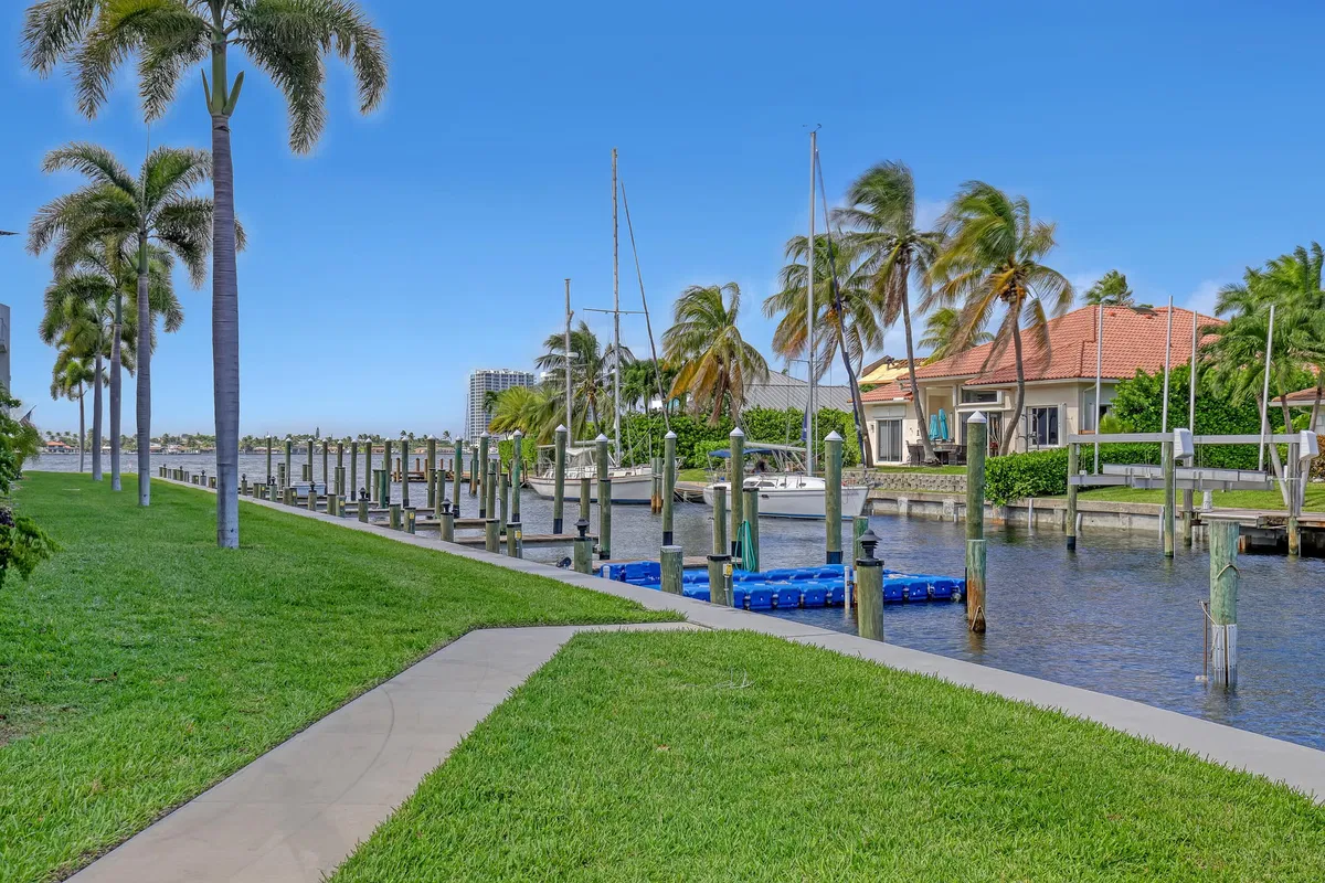 Singer Island Unit 372 photo 28