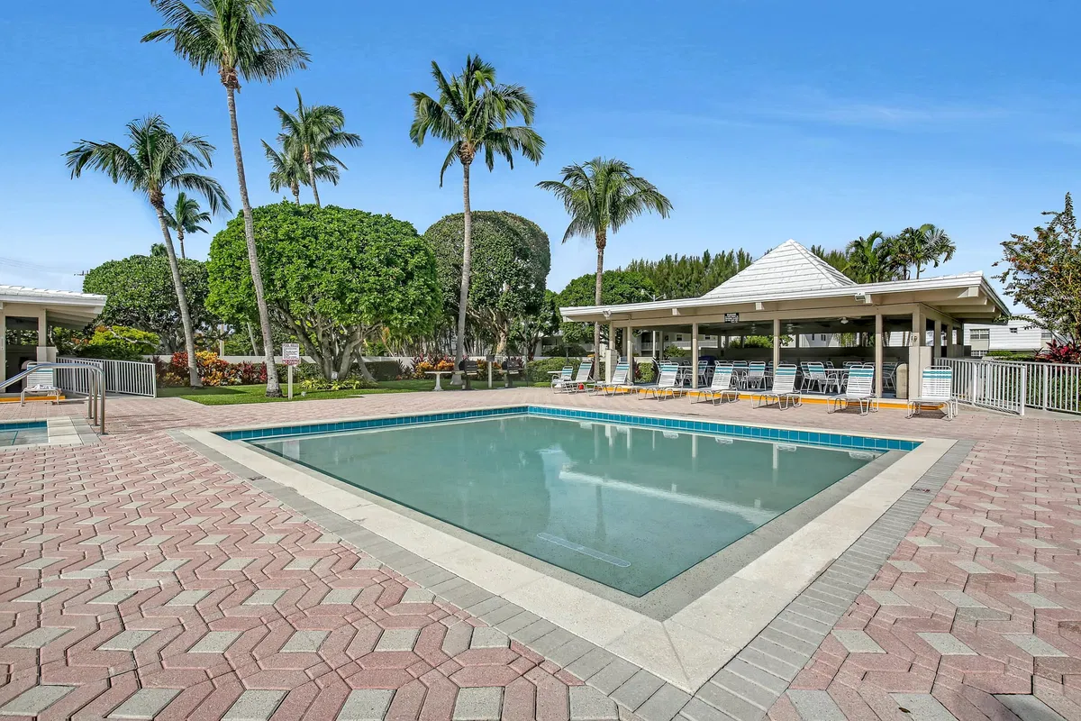 Singer Island Unit 372 photo 31