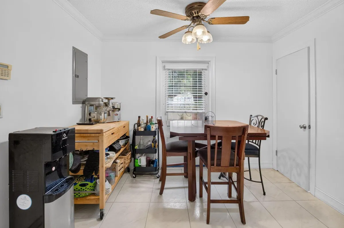 Residence photo 16