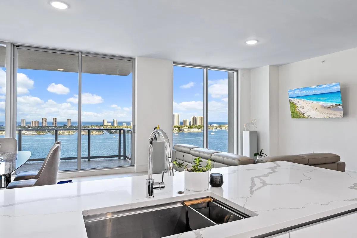 Nautilus 220 Unit 1802 photo 10