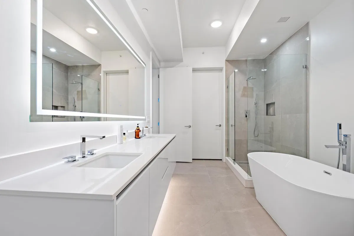 Nautilus 220 Unit 1802 photo 19
