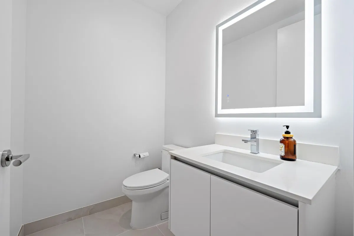 Nautilus 220 Unit 1802 photo 31