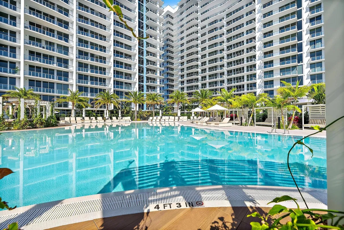 Nautilus 220 Unit 1802 photo 46