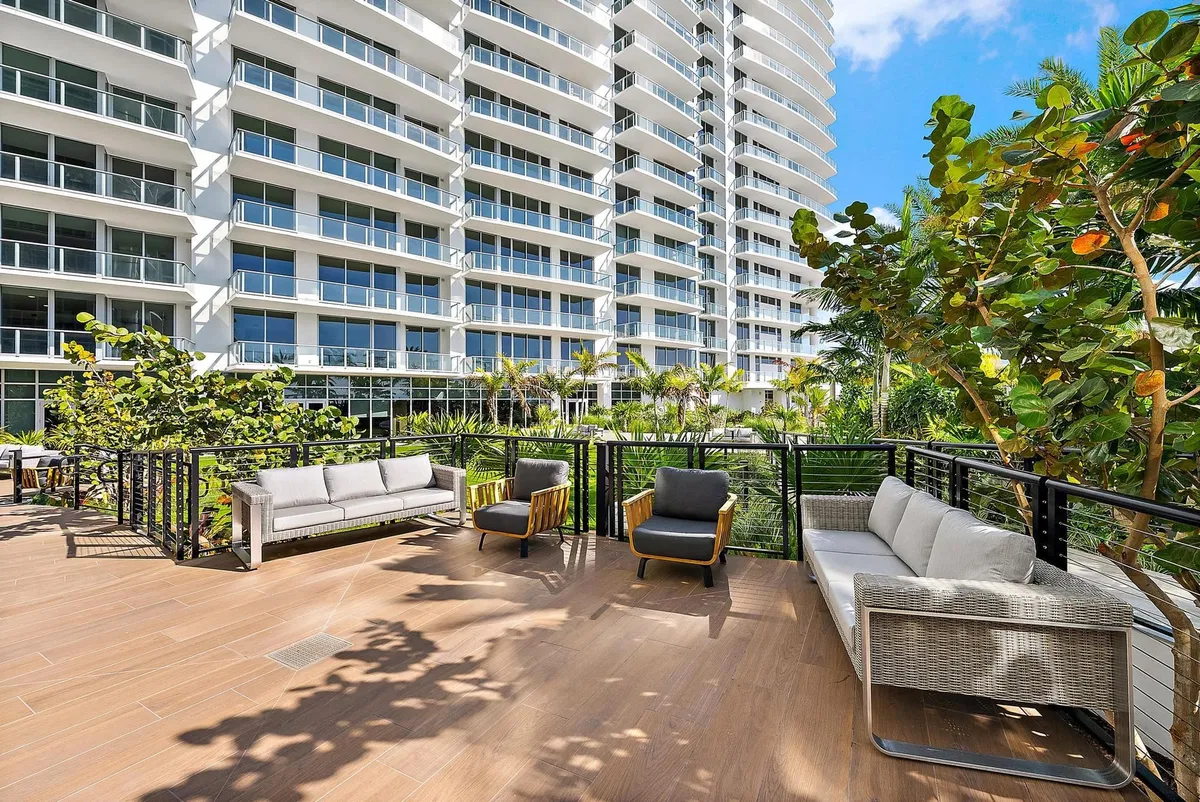 Nautilus 220 Unit 1802 photo 52