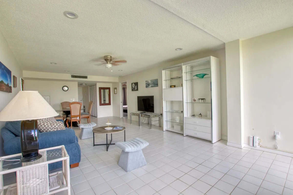 Unit 204 photo 7