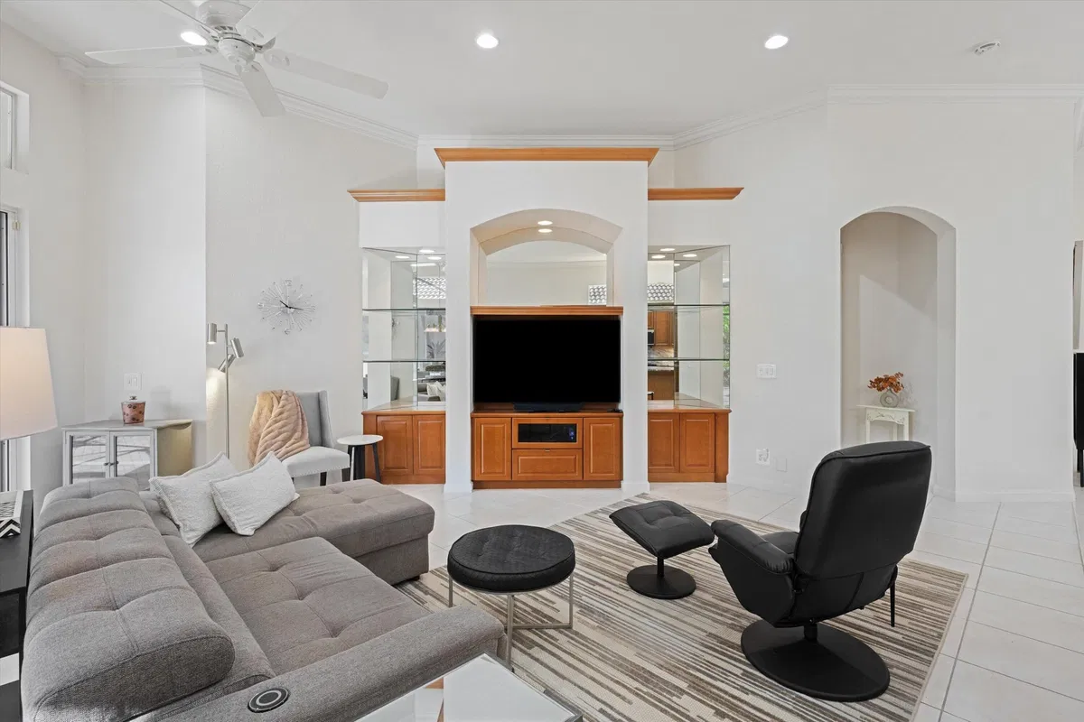 Residence photo 16
