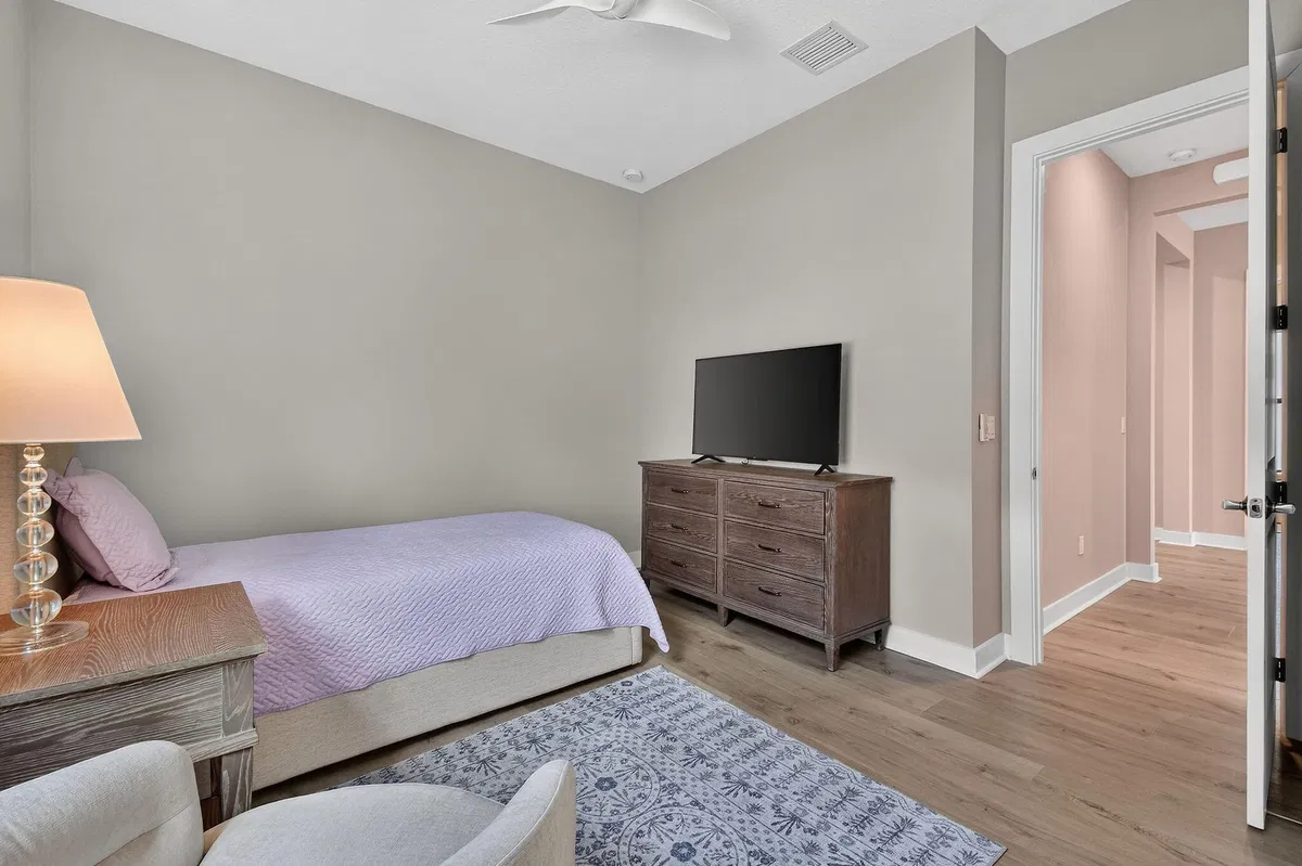 Residence photo 25