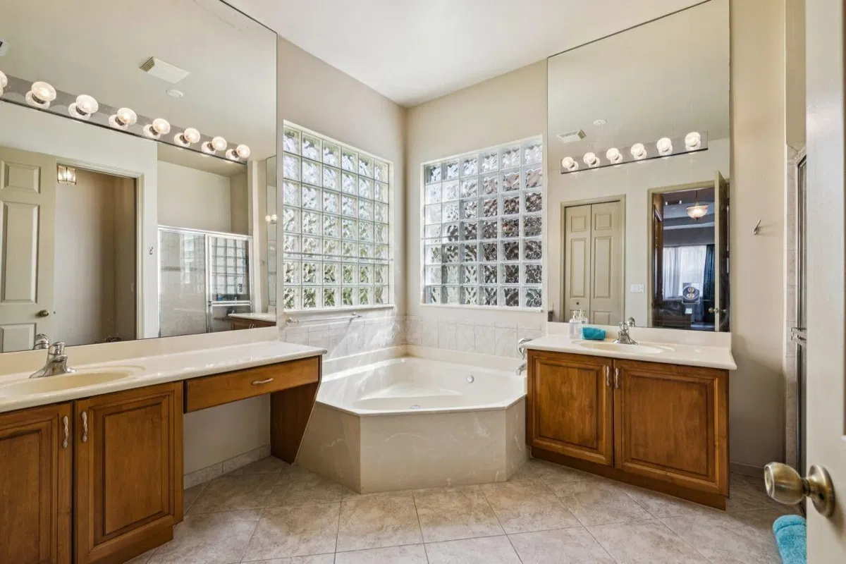  Residence photo 25