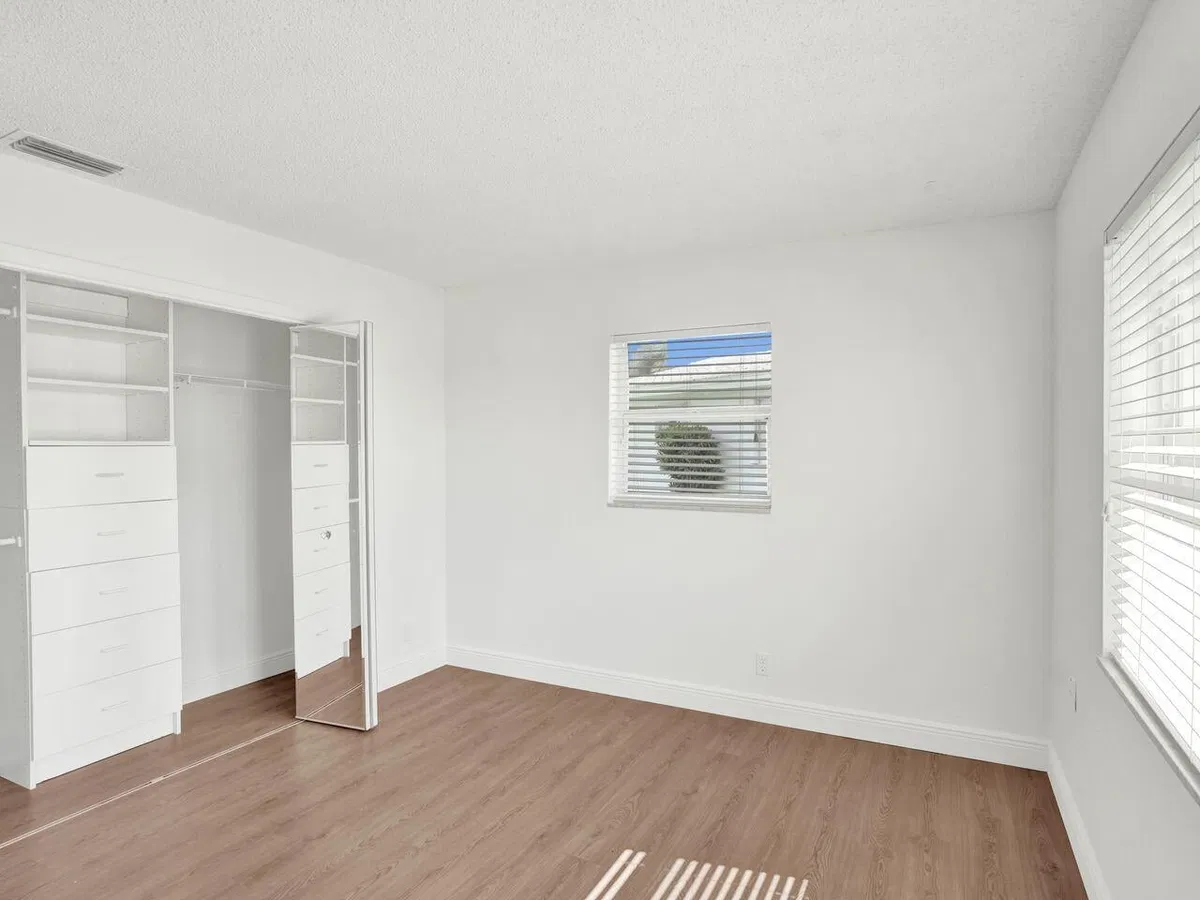 Residence photo 16